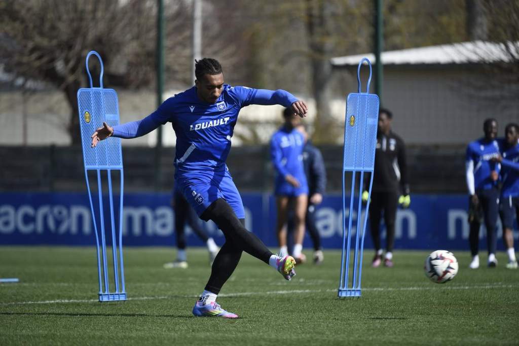 Theo Bair celebrating his goal during Auxerre pre-season match