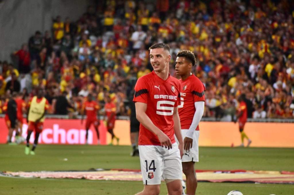 Benjamin Bourigeaud playing in a competitive football match in Qatar