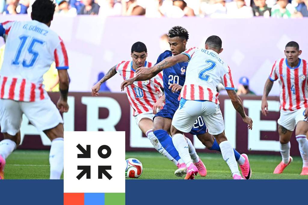 Desire Doue dribbles past Paraguay defenders during World Cup clash.