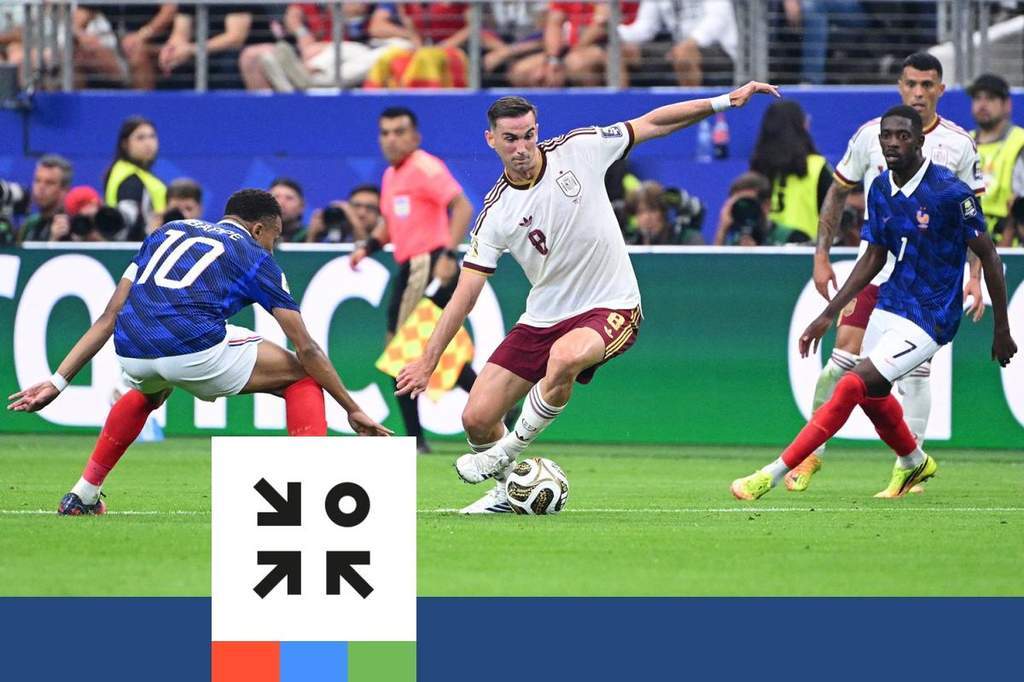 Fabian Ruiz controlling the midfield space for Spain during a match