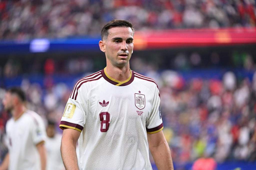 Fabian Ruiz playing for Spain in a mid-field tactical battle.