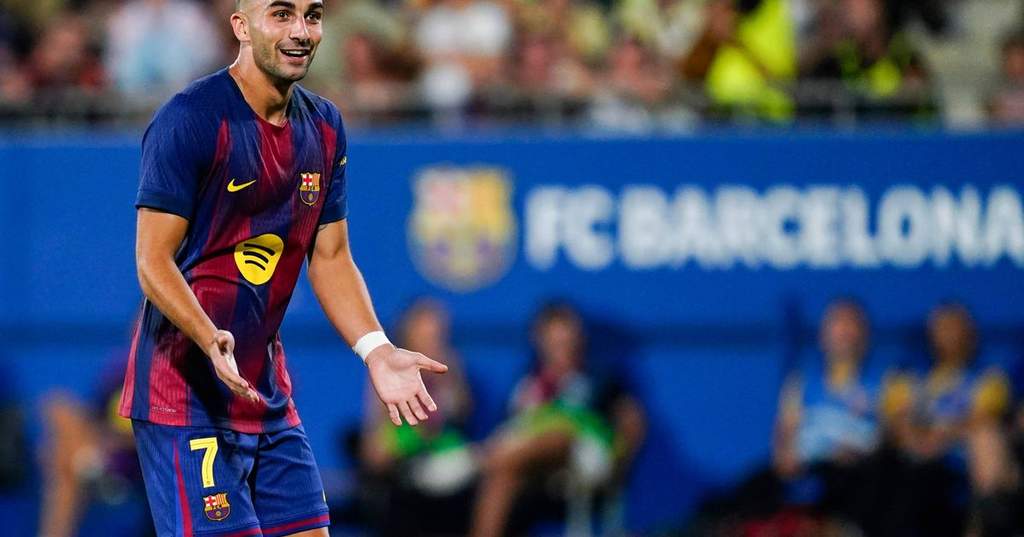 Ferran Torres playing for Barcelona in a La Liga match