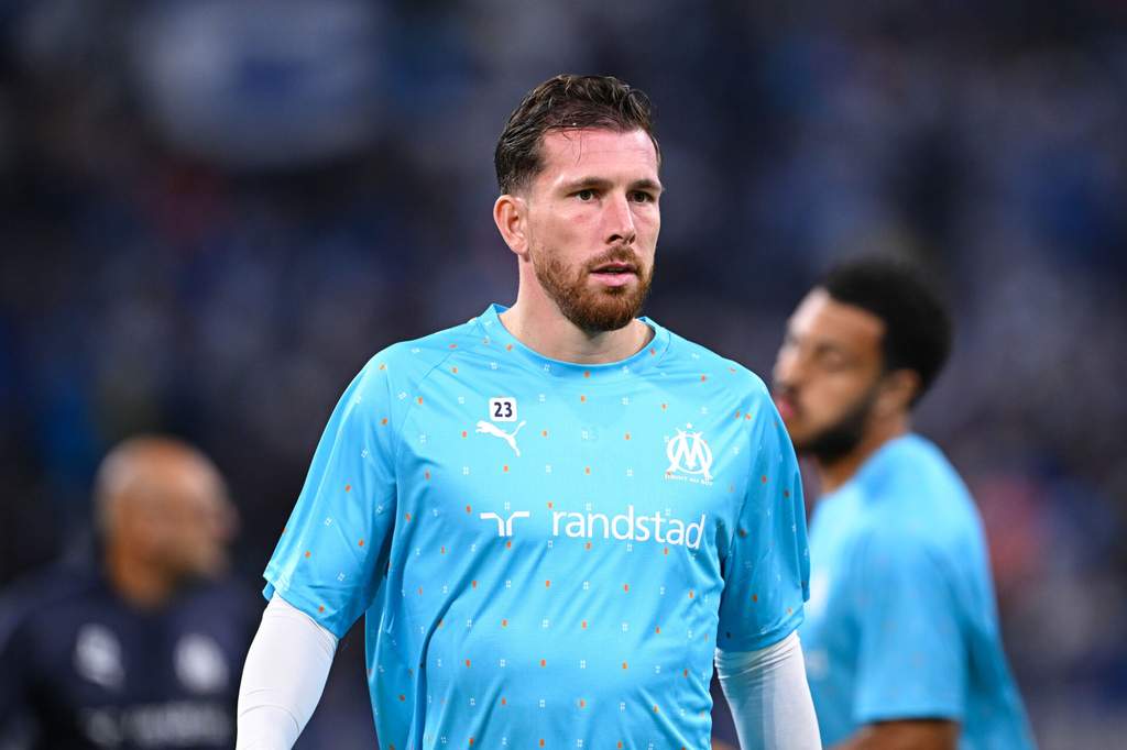 Pierre-Emile Hojbjerg looking focused during a Ligue 1 match.