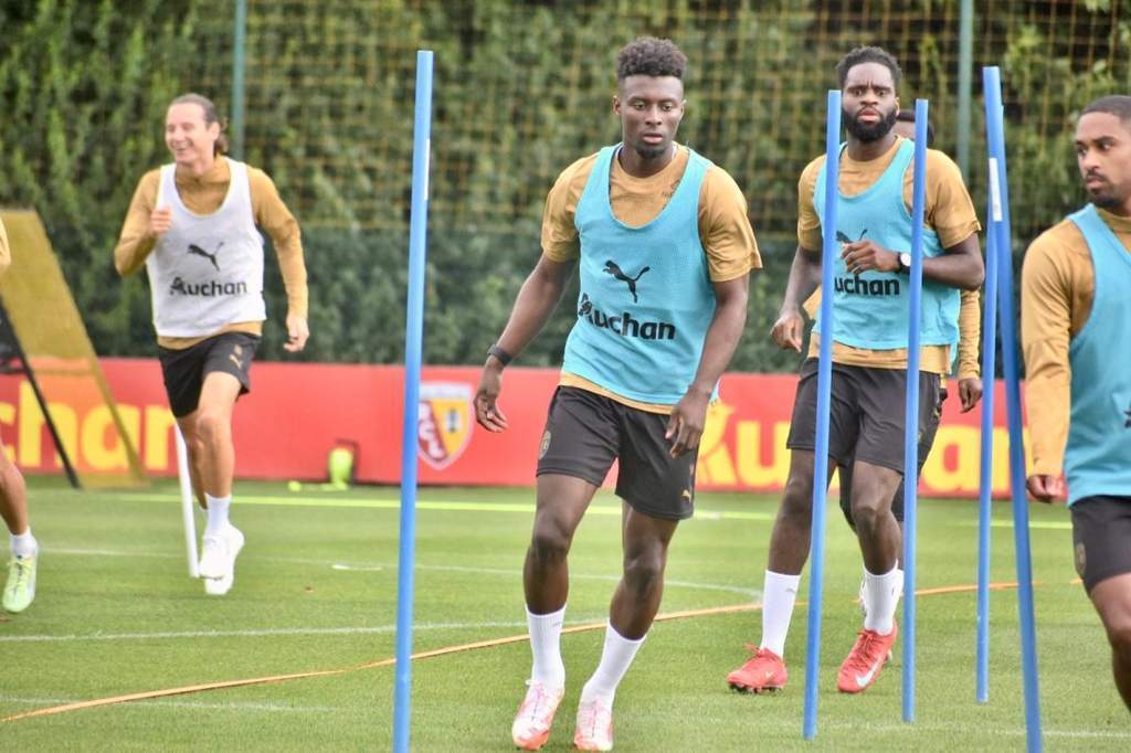 Jhoanner Chavez in action for RC Lens during Ligue 1