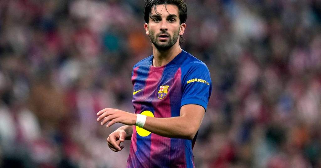 Ferran Torres looking disappointed during a Barcelona match.