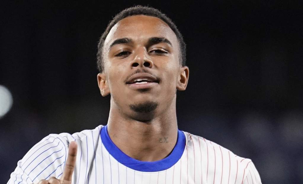 PSG Face Financial Hurdles in Eli Junior Kroupi Transfer