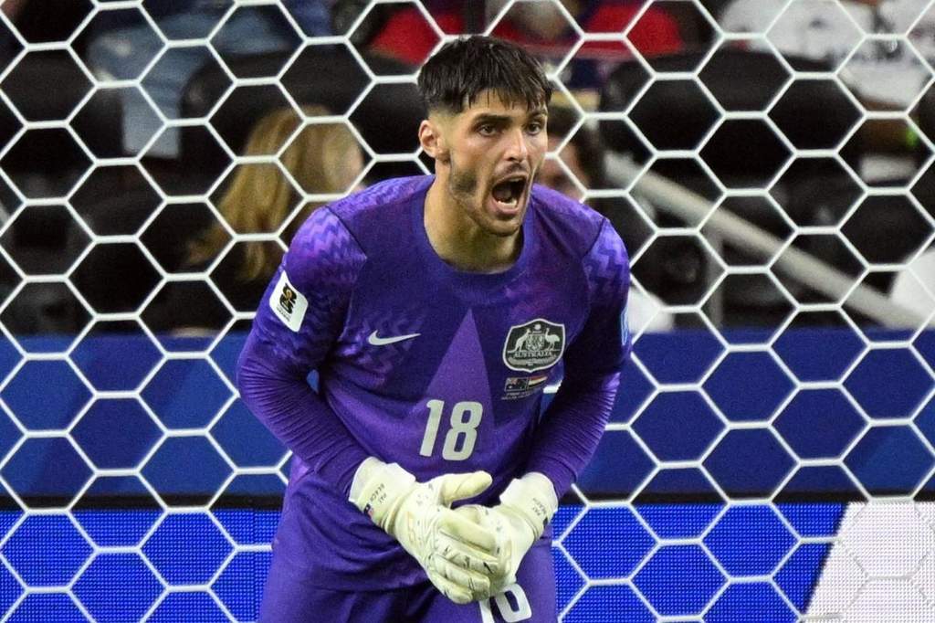 Australian goalkeeper Patrick Beach signs five-year deal with ESTAC Troyes