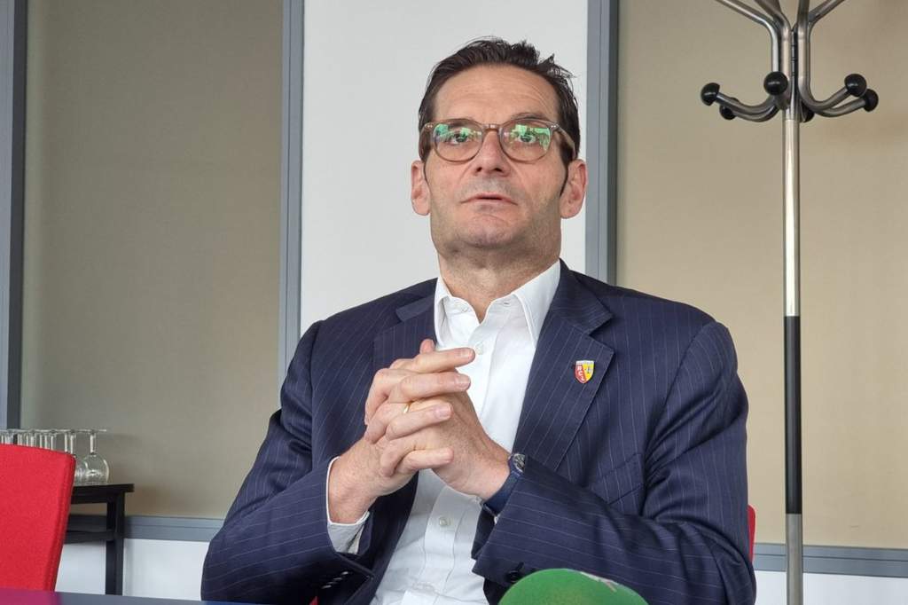 RC Lens president Joseph Oughourlian watching a football match.
